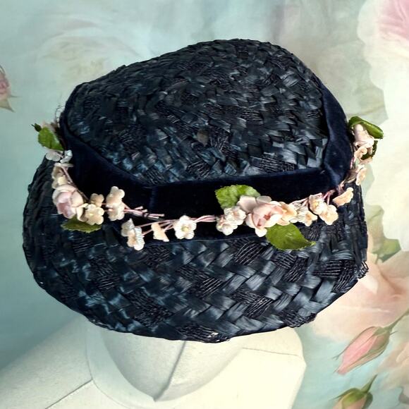 Vintage 40s Navy Blue Straw Flower Detail Velvet Ribbon Hat - Picture 4 of 6